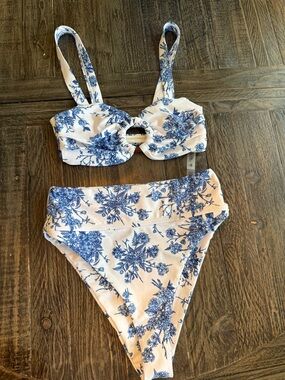 Berlook Bikini Set Floral White Blue Ruched Cutout Top High Waist Bottom size XS